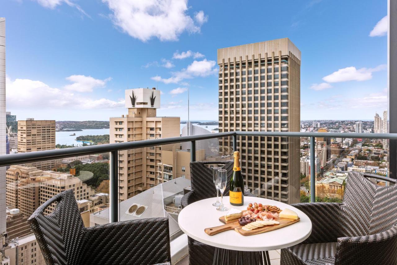 Meriton Suites Pitt Street, Sydney Ngoại thất bức ảnh The view from the balcony of a typical apartment