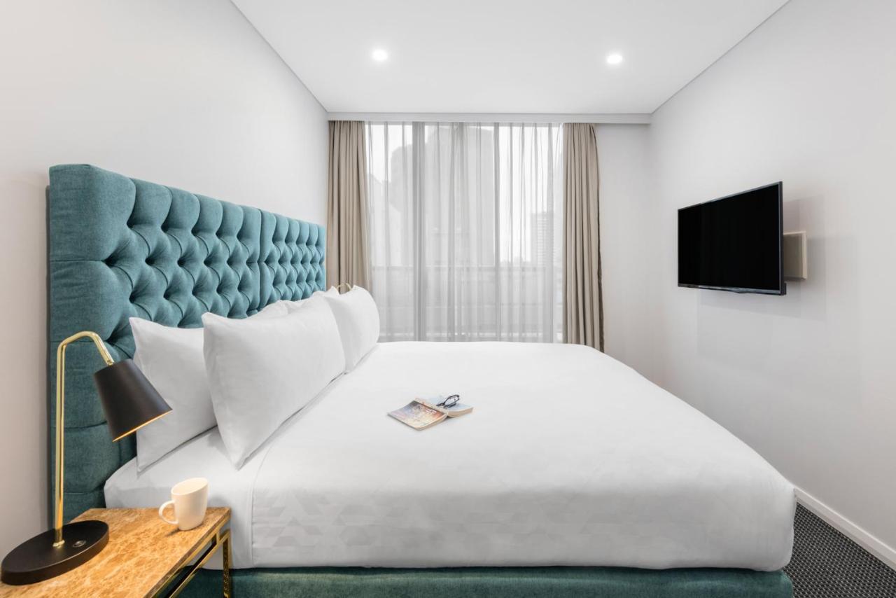 Meriton Suites Pitt Street, Sydney Ngoại thất bức ảnh A bedroom at the hotel