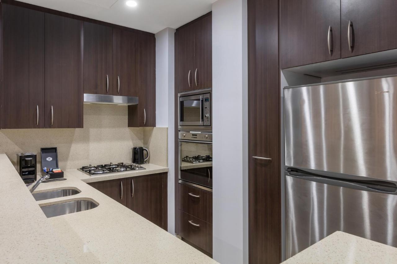 Meriton Suites Pitt Street, Sydney Ngoại thất bức ảnh A kitchen in a typical apartment