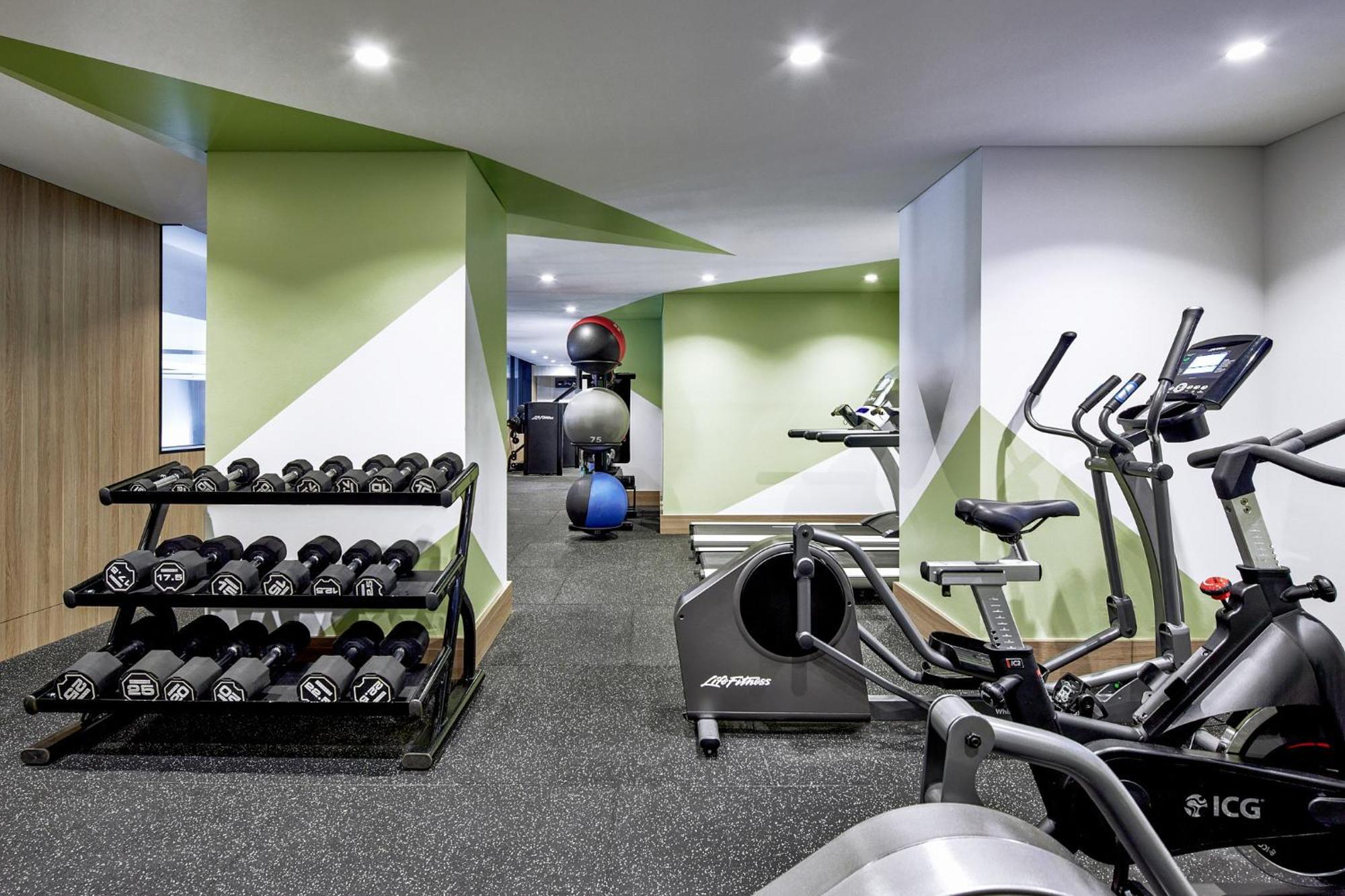 Meriton Suites Pitt Street, Sydney Ngoại thất bức ảnh The gym at the hotel